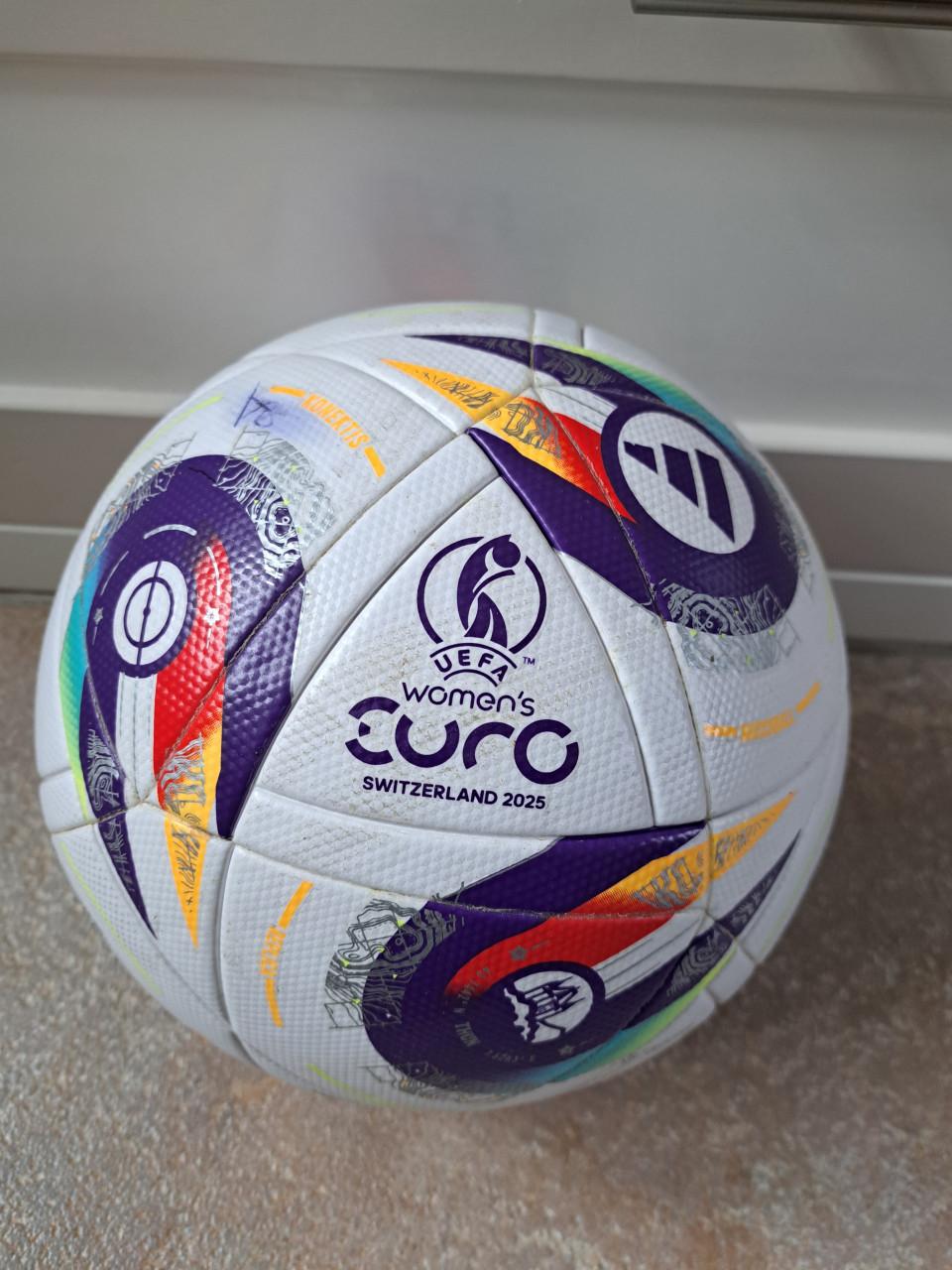 Z.g.a.n  Adidas voetbal mt 5