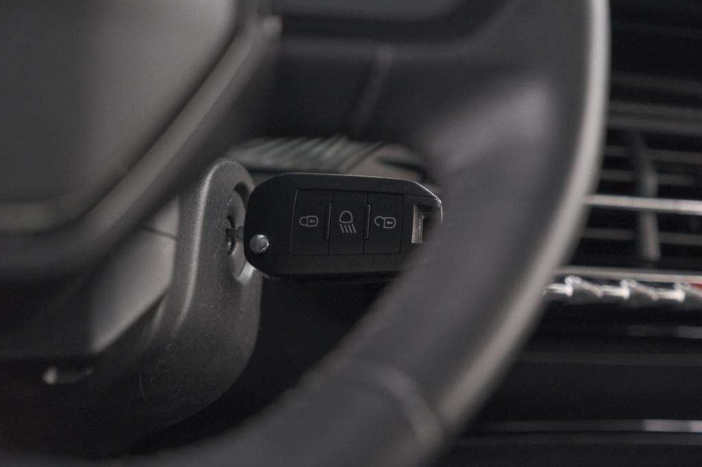 Peugeot 208 puretech 75 active pack | navigatie | parkeersensoren | apple c