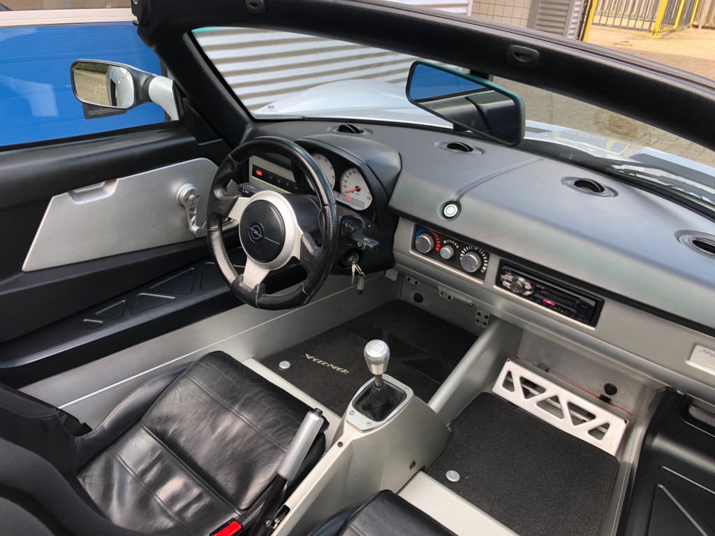 Opel Speedster 2.2-16v perfect onderhouden.