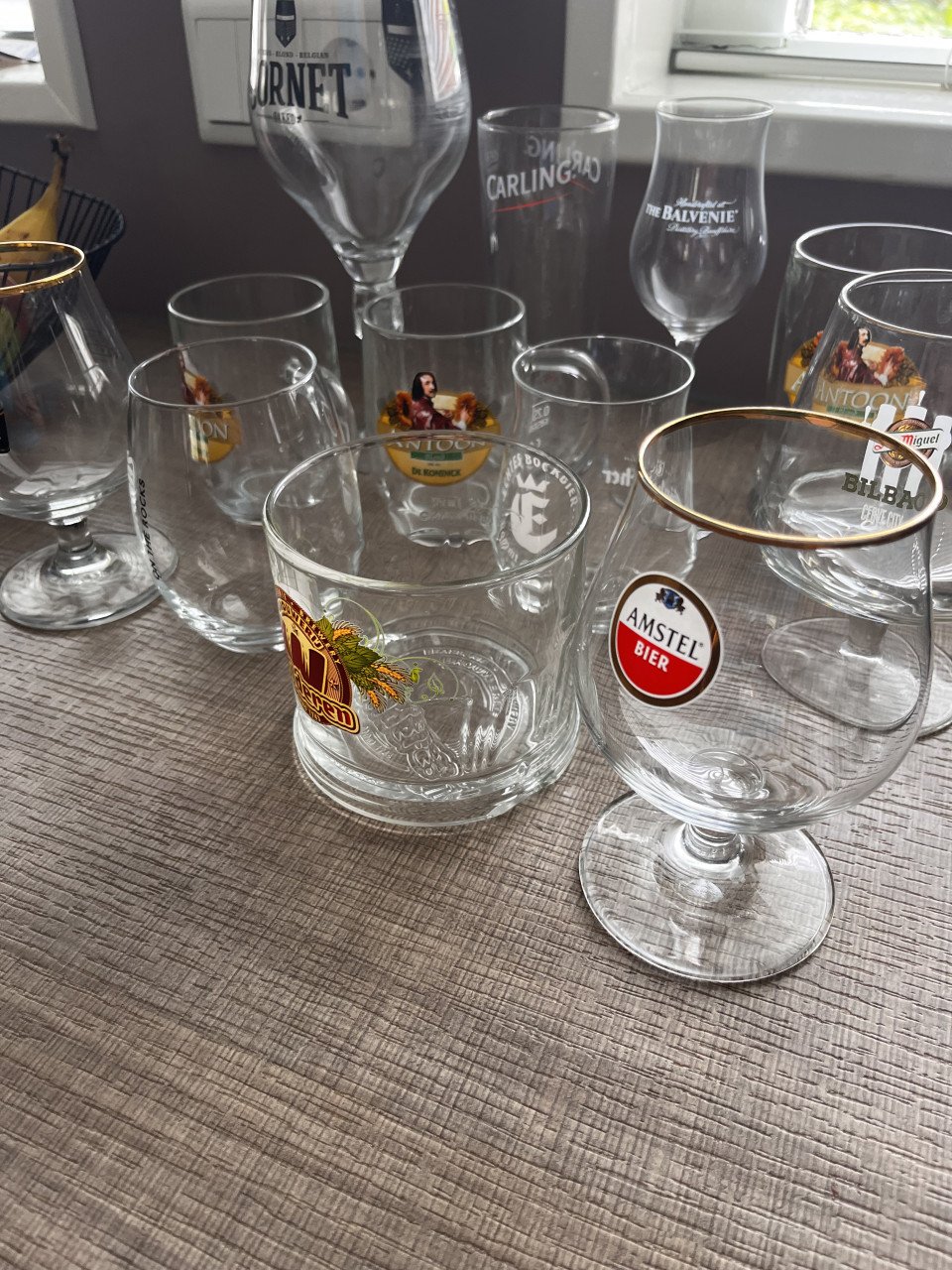 Bierglazen, diverse. Alles samen 3 euro.