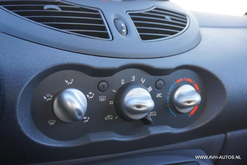 Renault Twingo 1.2-16v dynamique automaat