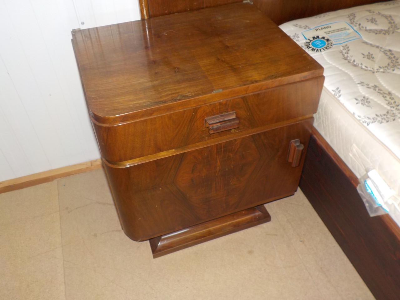 Kwaliteits jaren '50 ledikant + lattenbodems + matrassen + nachtkastjes