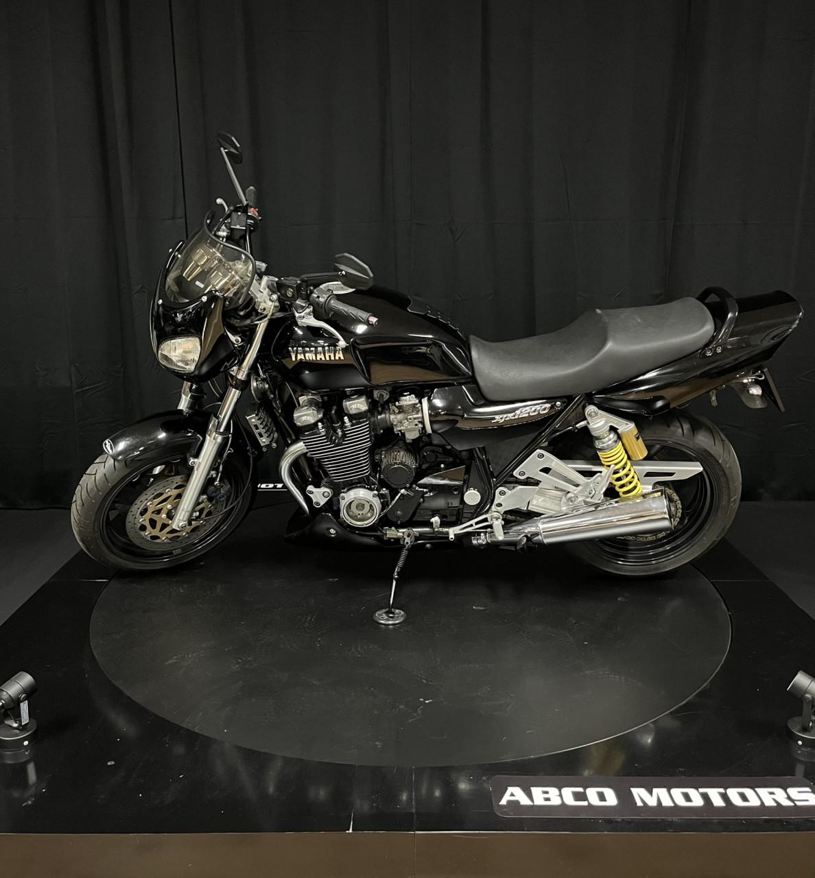 YAMAHA XJR 1200