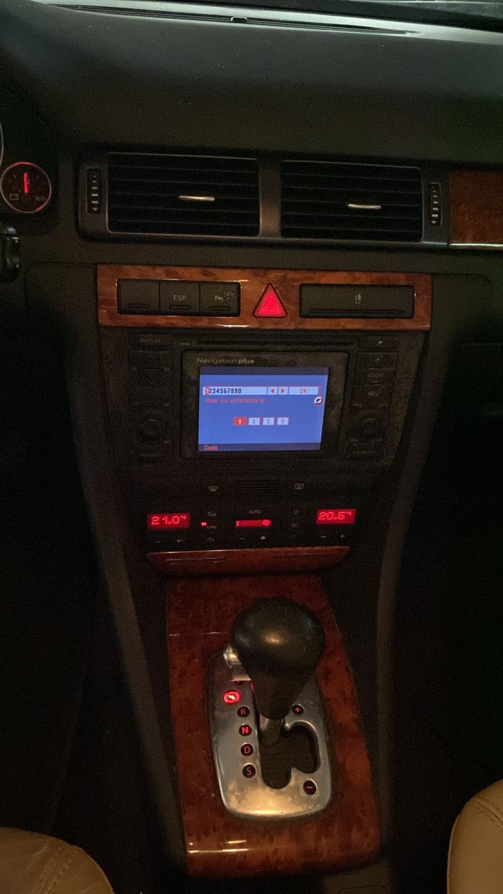 Audi A6 3,0L V6 Quattro te koop