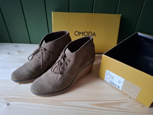 Te koop: Omodaschoenen , kleur: beige ,  maat 39