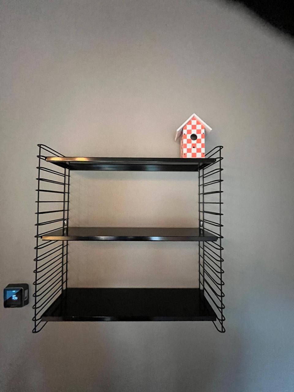 Rekje metaal zwart hoogte 67,5 breed 69,5 diep 21,5