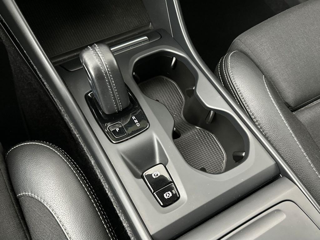 Volvo XC40 t3 163pk aut8 momentum pro| trekhaak| camera| climate| cruise co
