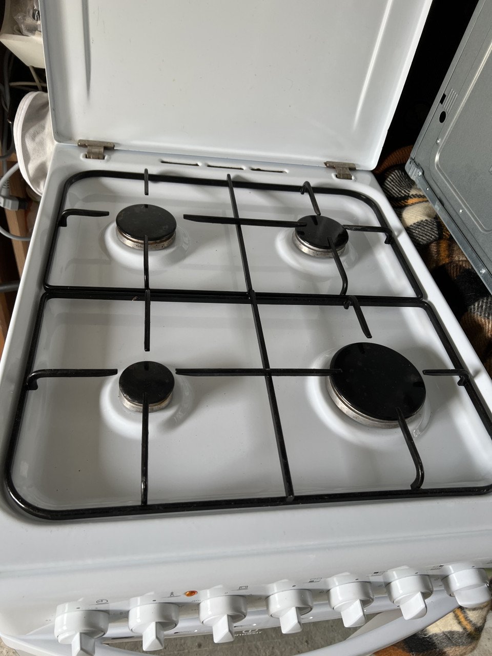 4 pits Gasfornuis met elektrische oven en gasslang 85x50 cm.
