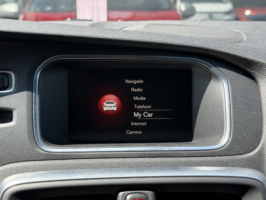 Volvo V40 t3 153pk aut6 polar+ sport| panodak| camera| h&k sound| trekhaak