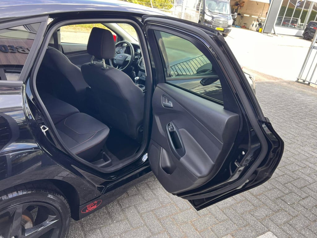 Ford Focus 1.5 black edition