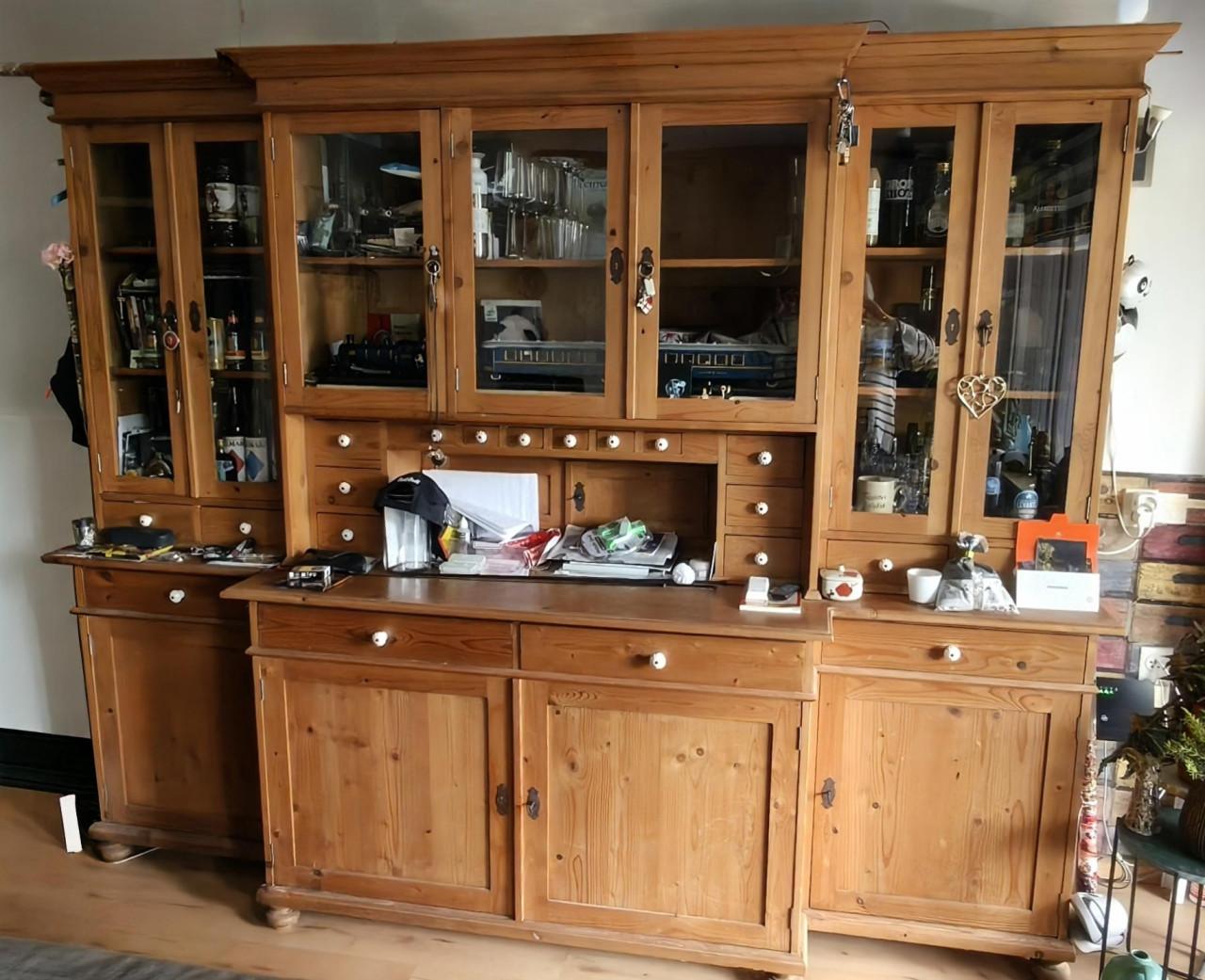 Oud grenen, grote kast