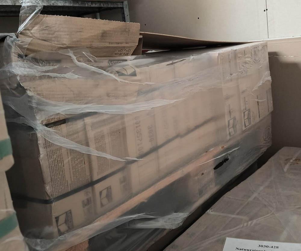 3030-435 ca 43 m² zwarte tegels, 30x30 cm, prijs per m²