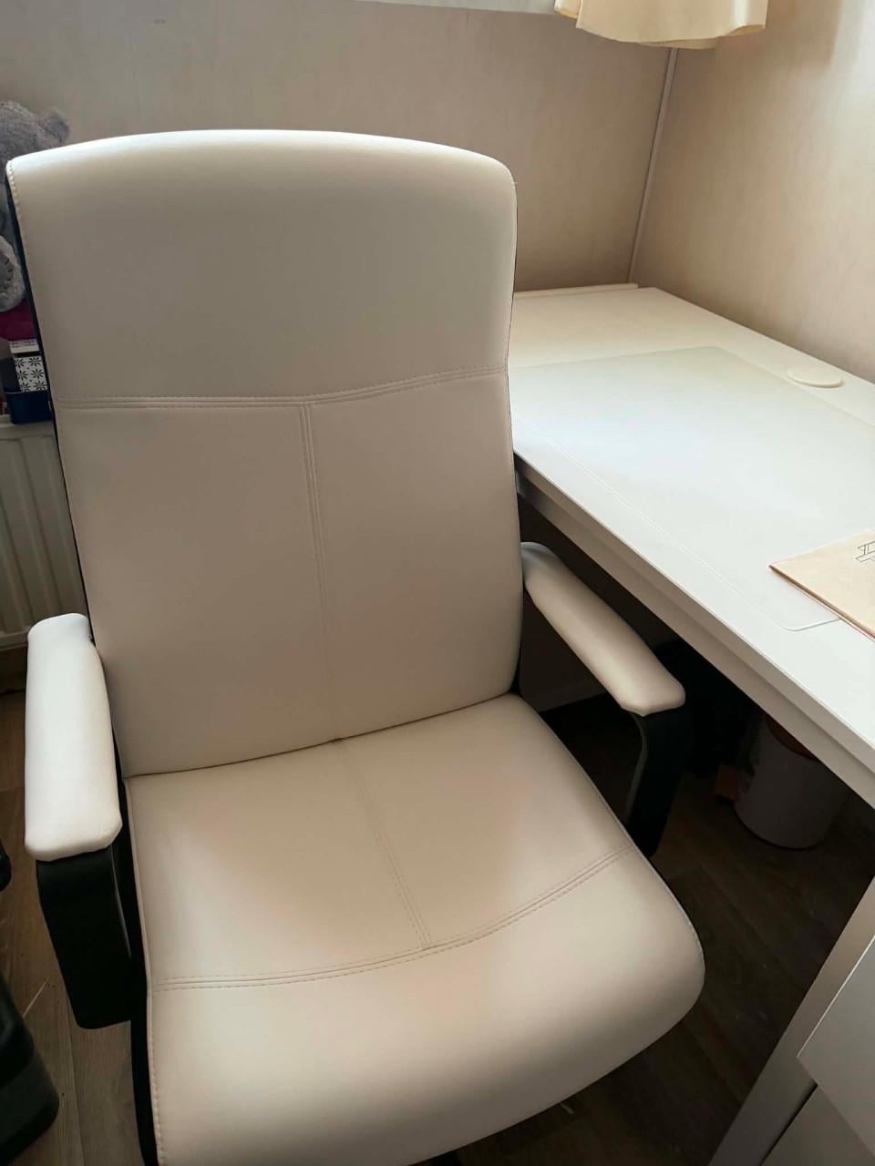 Bureau / buro met stoel