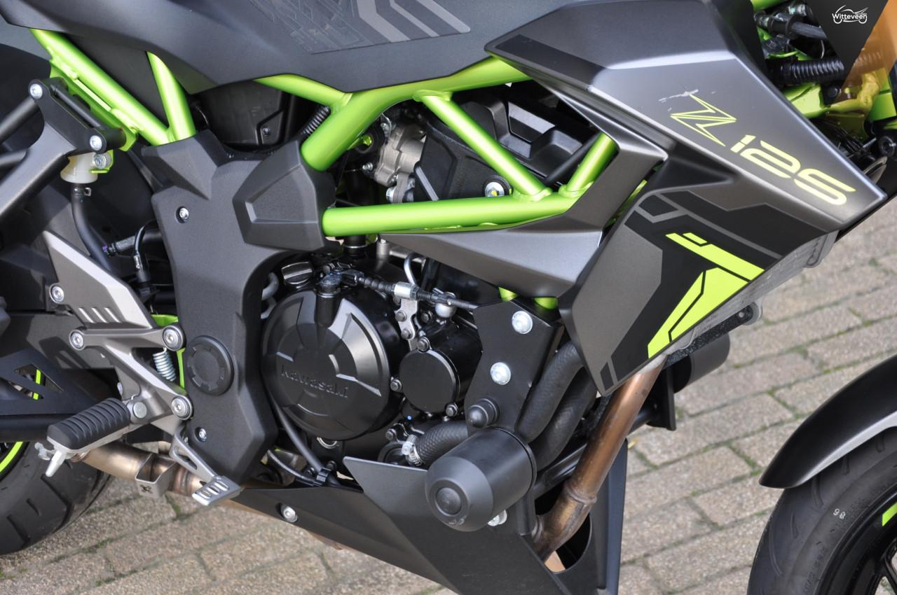 Kawasaki Z125  met 1350 kms BJ 2025! BTW motor
