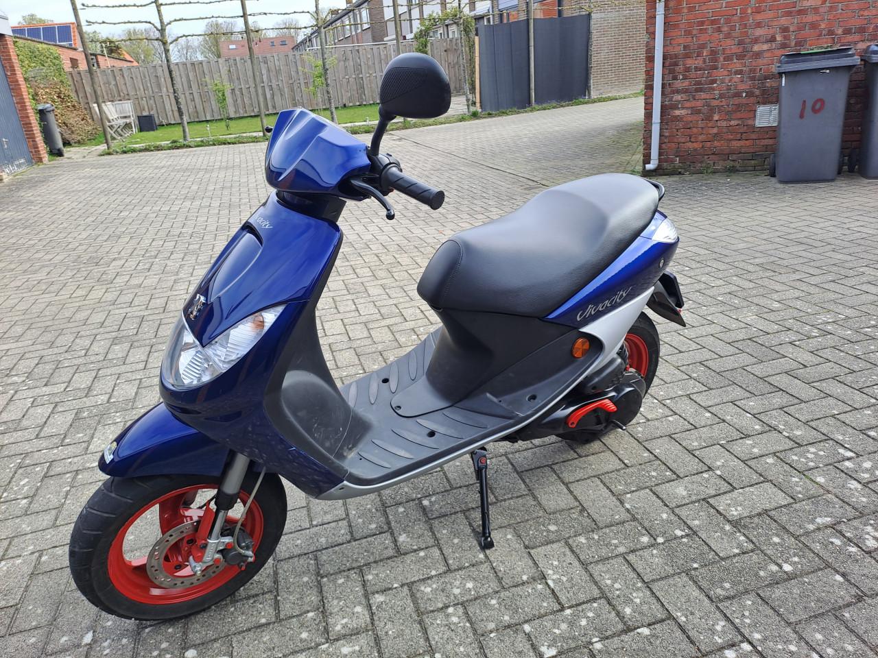 Te koop mooie peugeot vivacity scooter