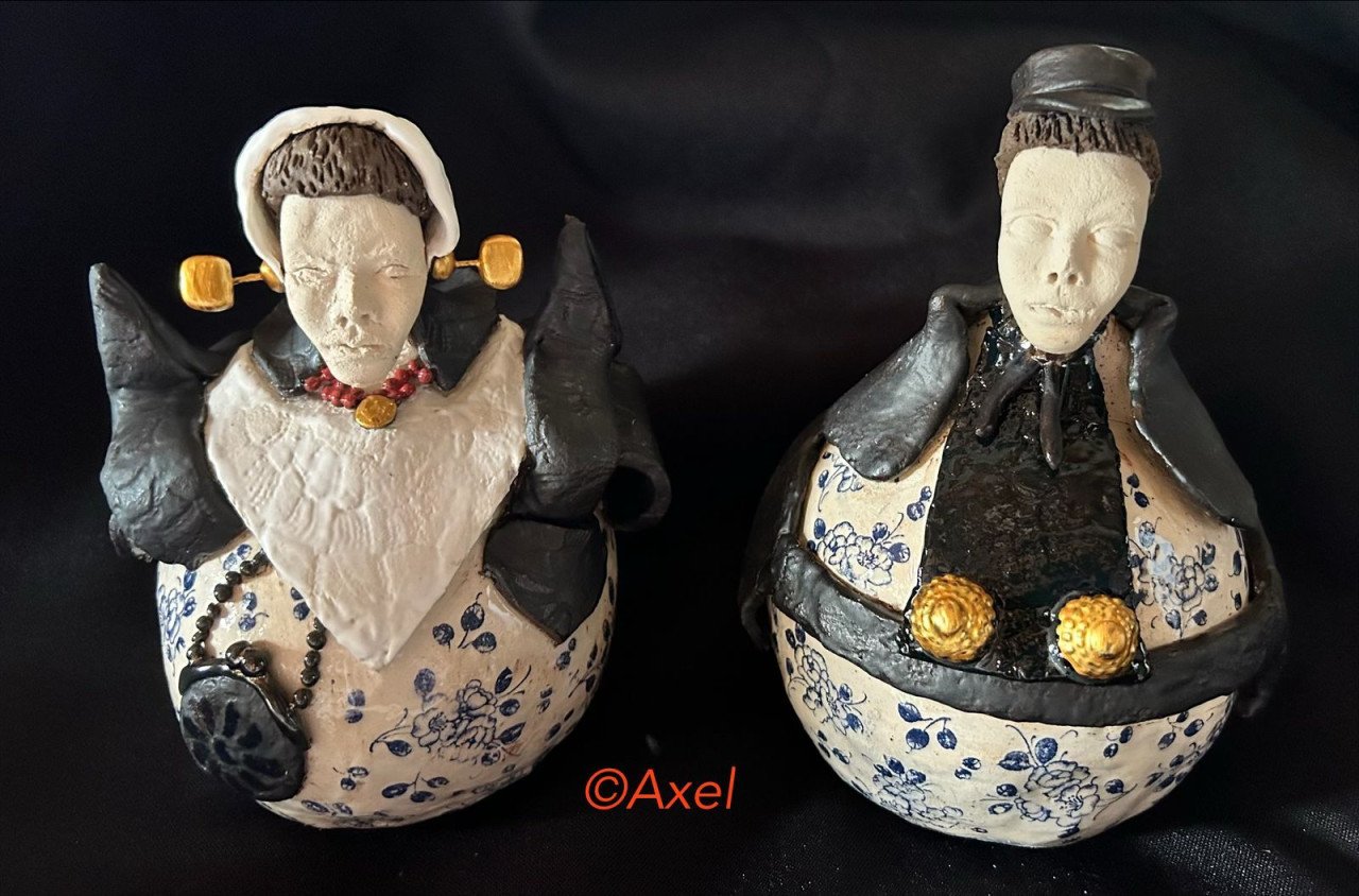 Zeeuwse Klederdracht in keramiek van Axel, Middelburg, Terneuzen