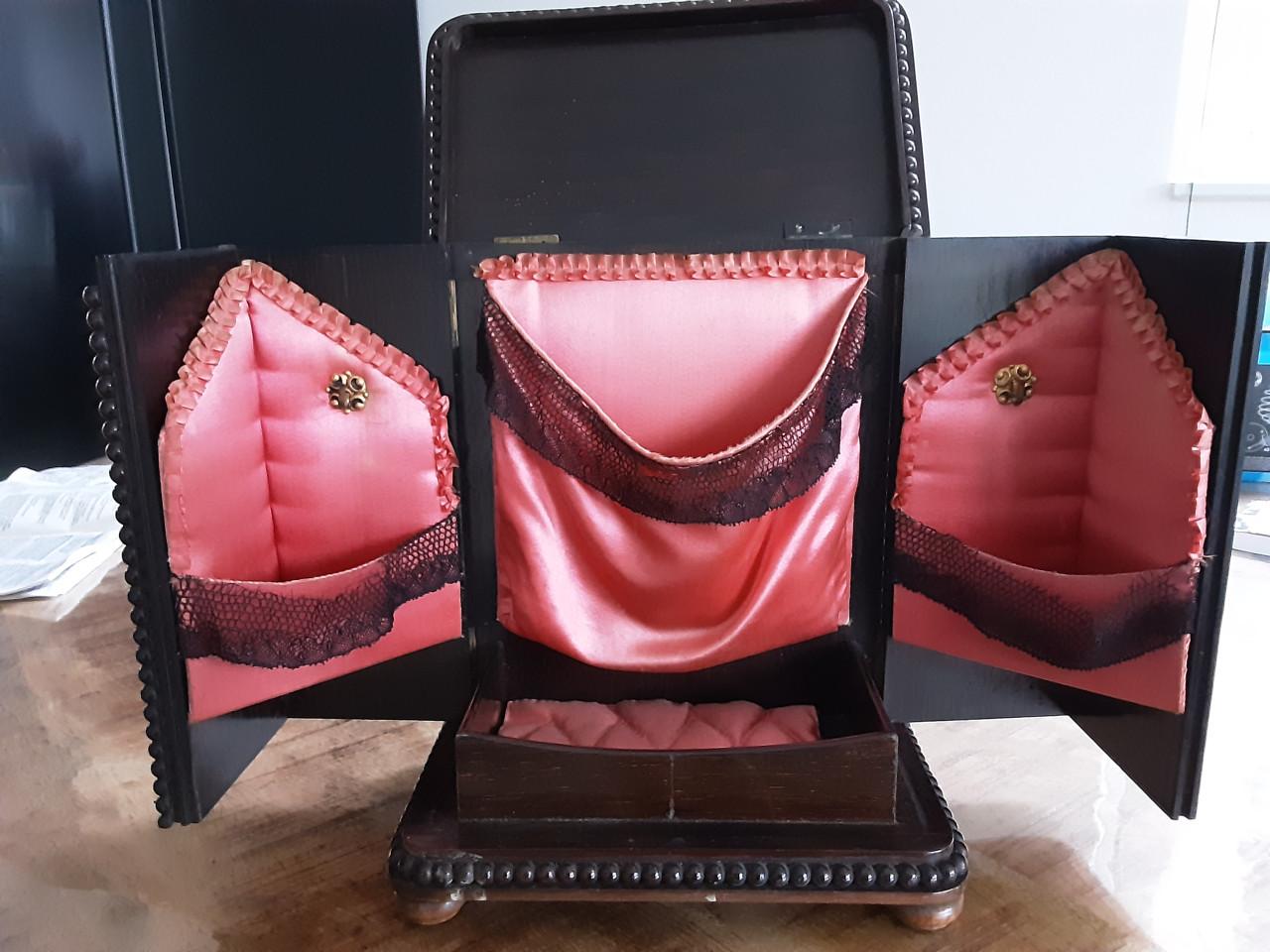 Heel leuk oud sieradenkastje,