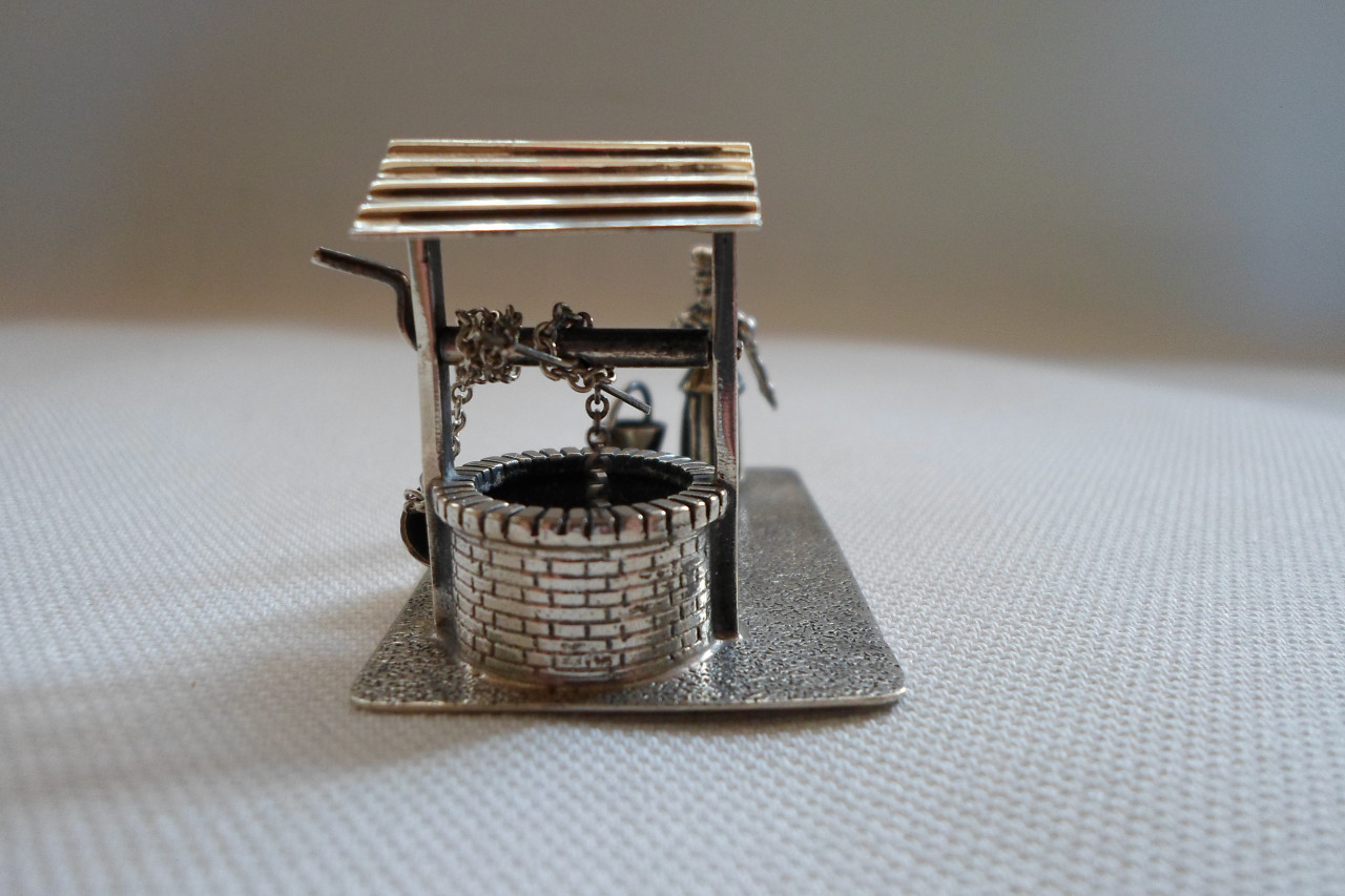 Zilver Miniatuur Vrouw Waterput