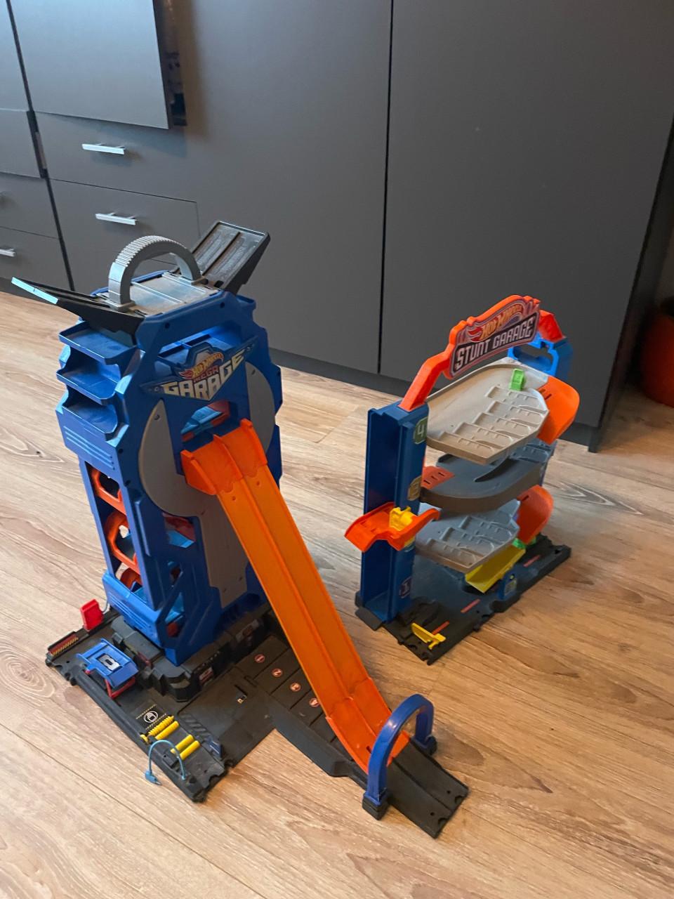 Hotwheels garage