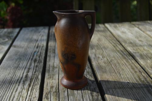 Klein plateel vaasje / schenkkannetje ongemerkt