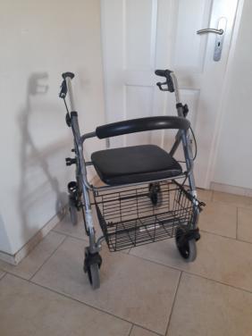 Rollator  ( in goede nette staat )