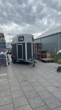 2 paardstrailer humbaur uit 2013
