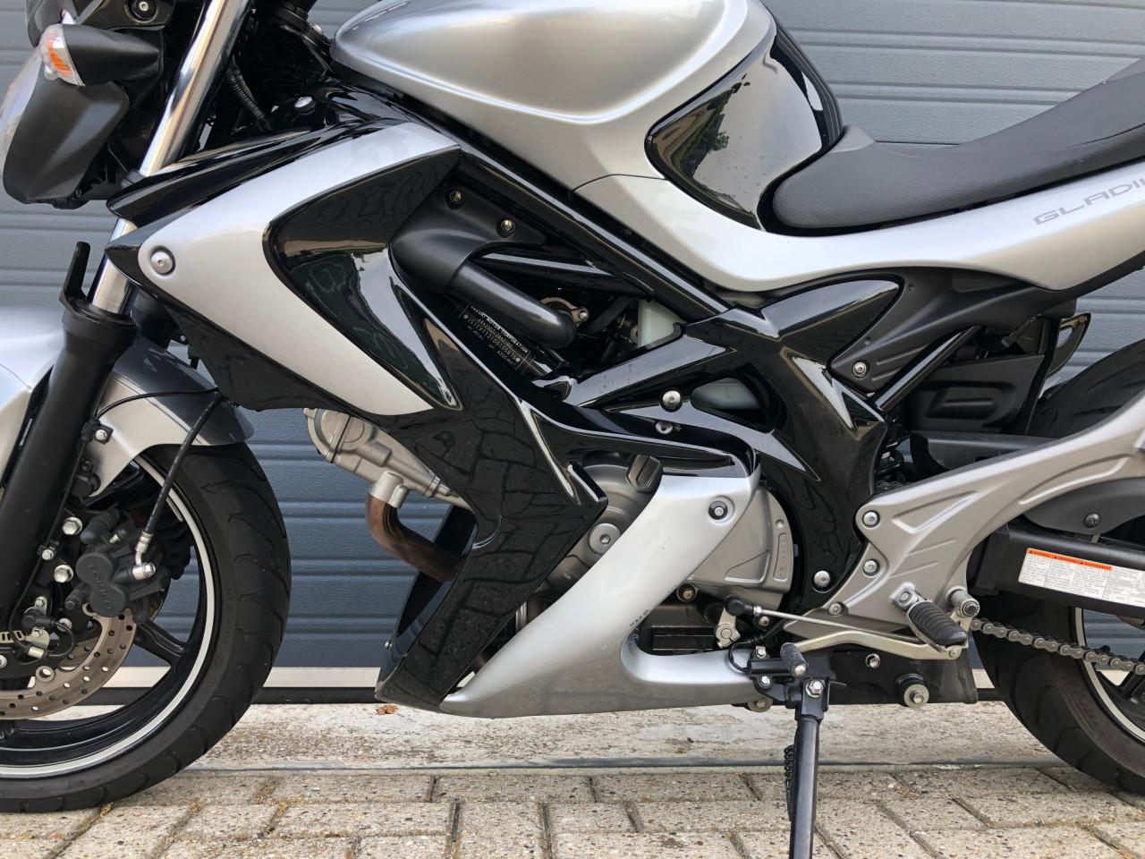 Suzuki SFV650 Gladius uit 2013, 13dkm met ABS, Rijklaar mee €3750,-
