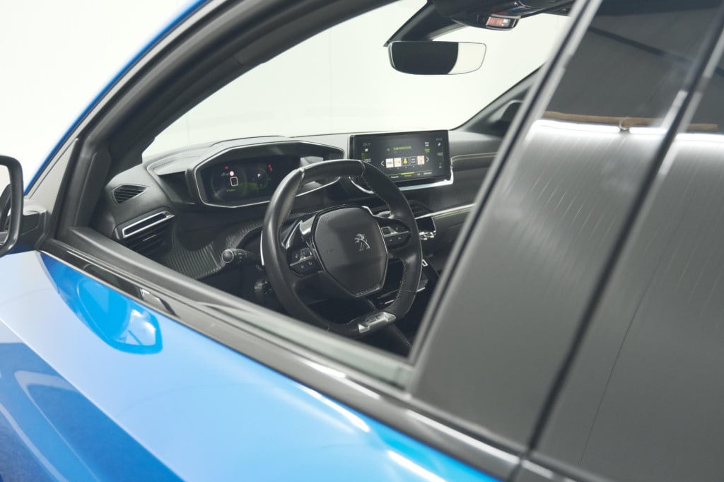 Peugeot 208 puretech 130 gt-line eat8 | camera | panoramadak | adaptieve cr