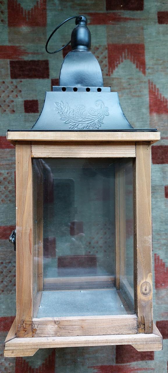 Houten lantaarn H=37 cm.