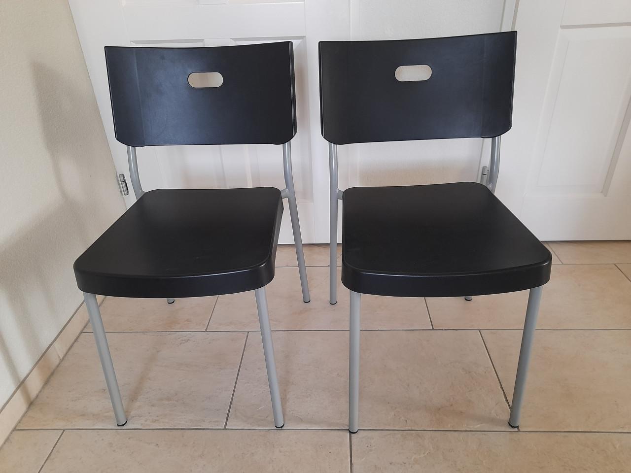 2 Stoelen (in goede nette staat )