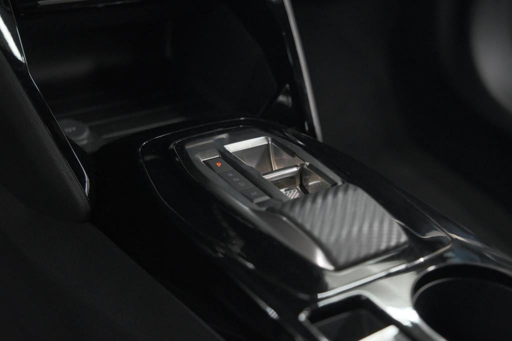Peugeot 2008 puretech 130 eat8 gt | camera | apple carplay | parkeersensore