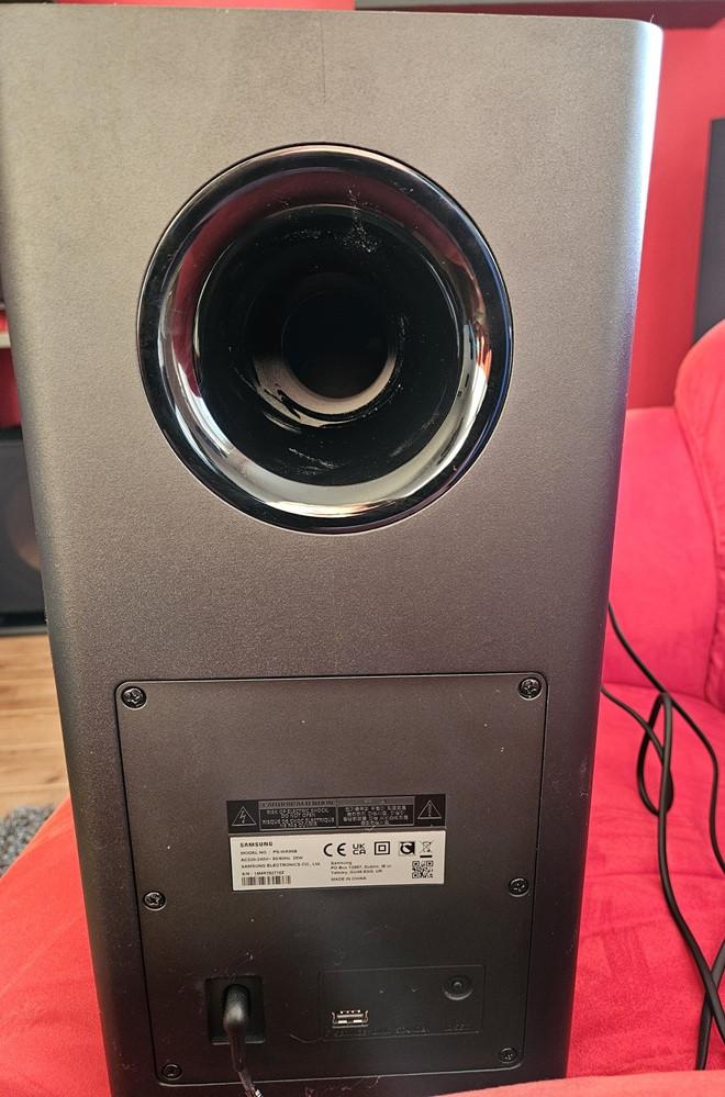 Samsung soundbar HW-Q950A met achterspeakers en subwoofer