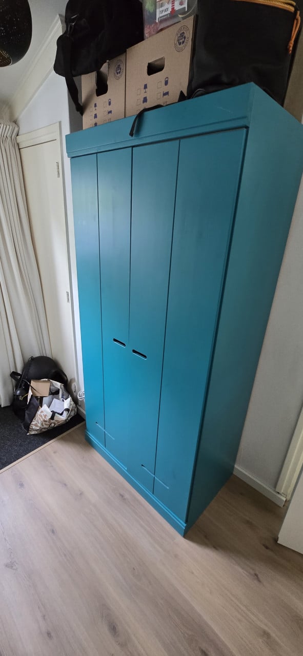 Te koop tweedeurs kledingkast