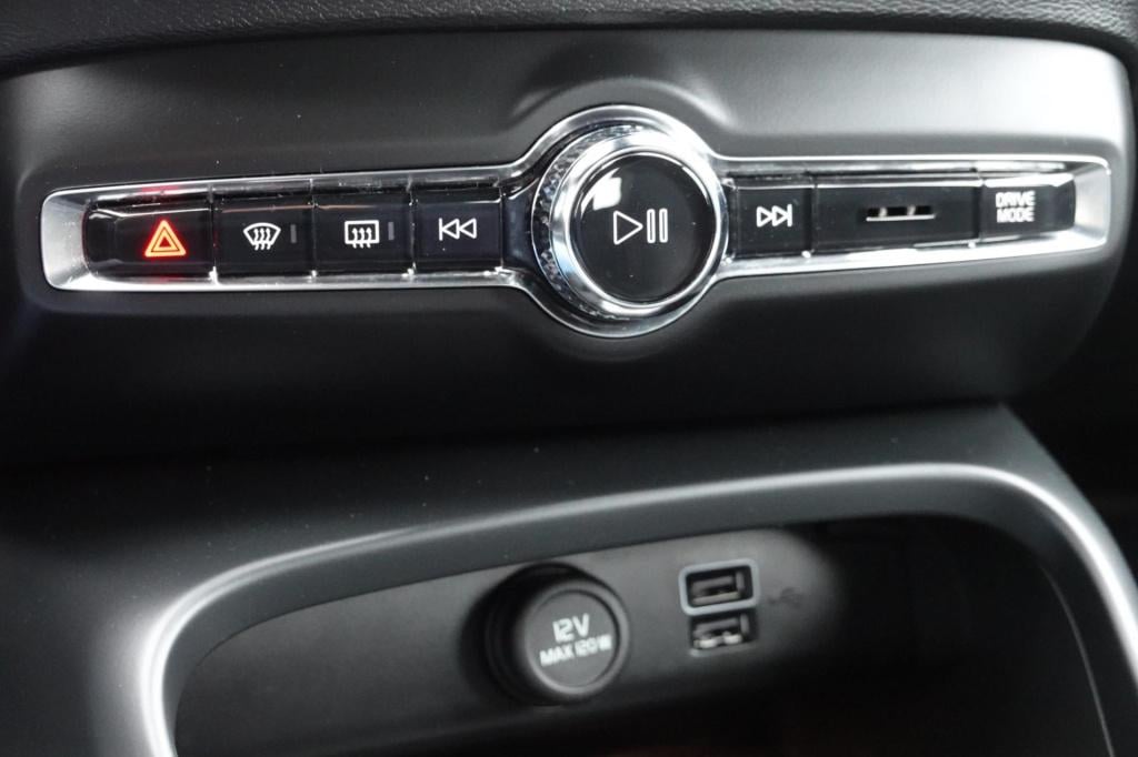 Volvo XC40 1.5 t3 r design 163pk
