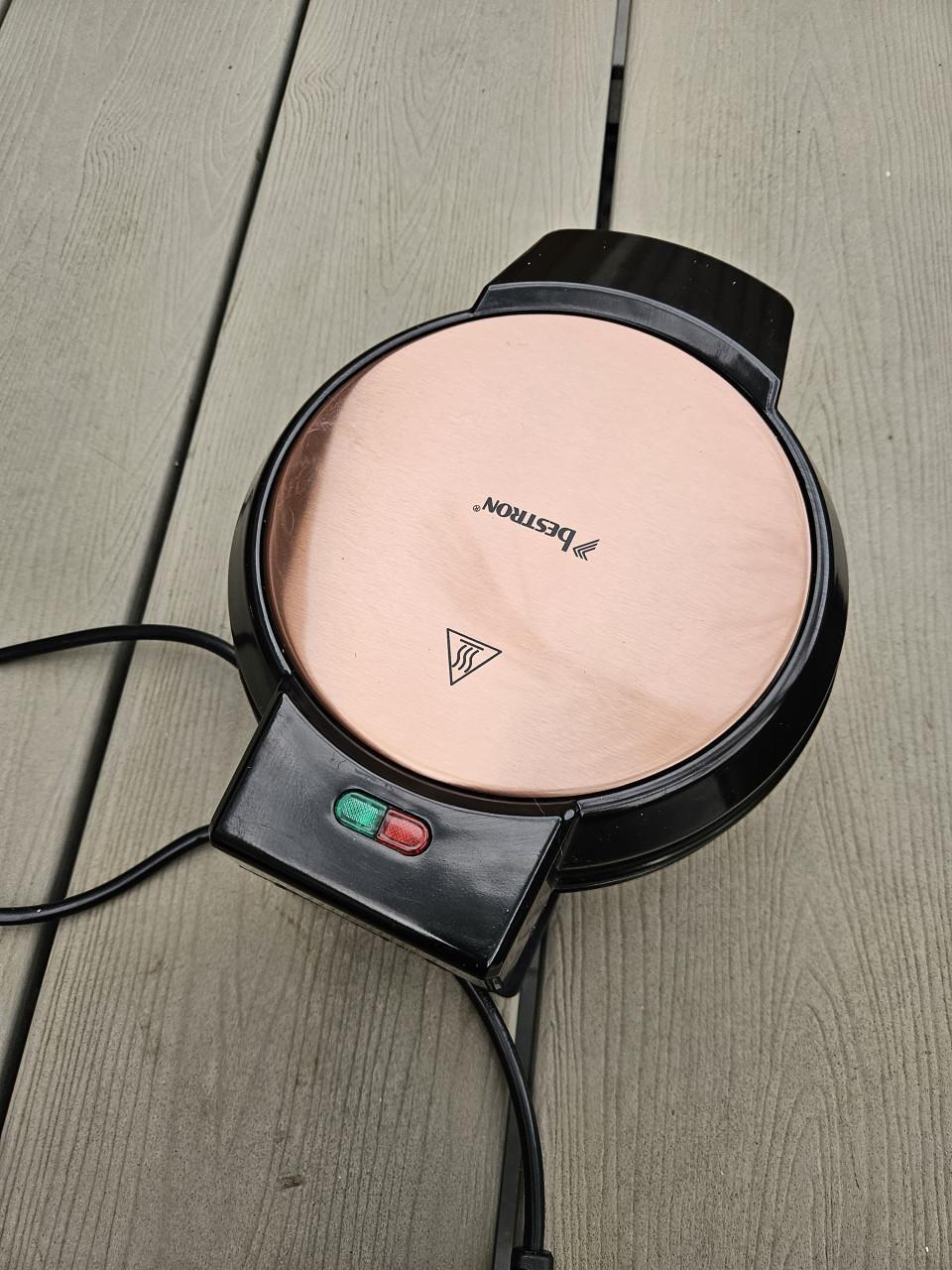 Nog nieuw koperkleurig Wafelijzer voor 5 hartvormige wafels...