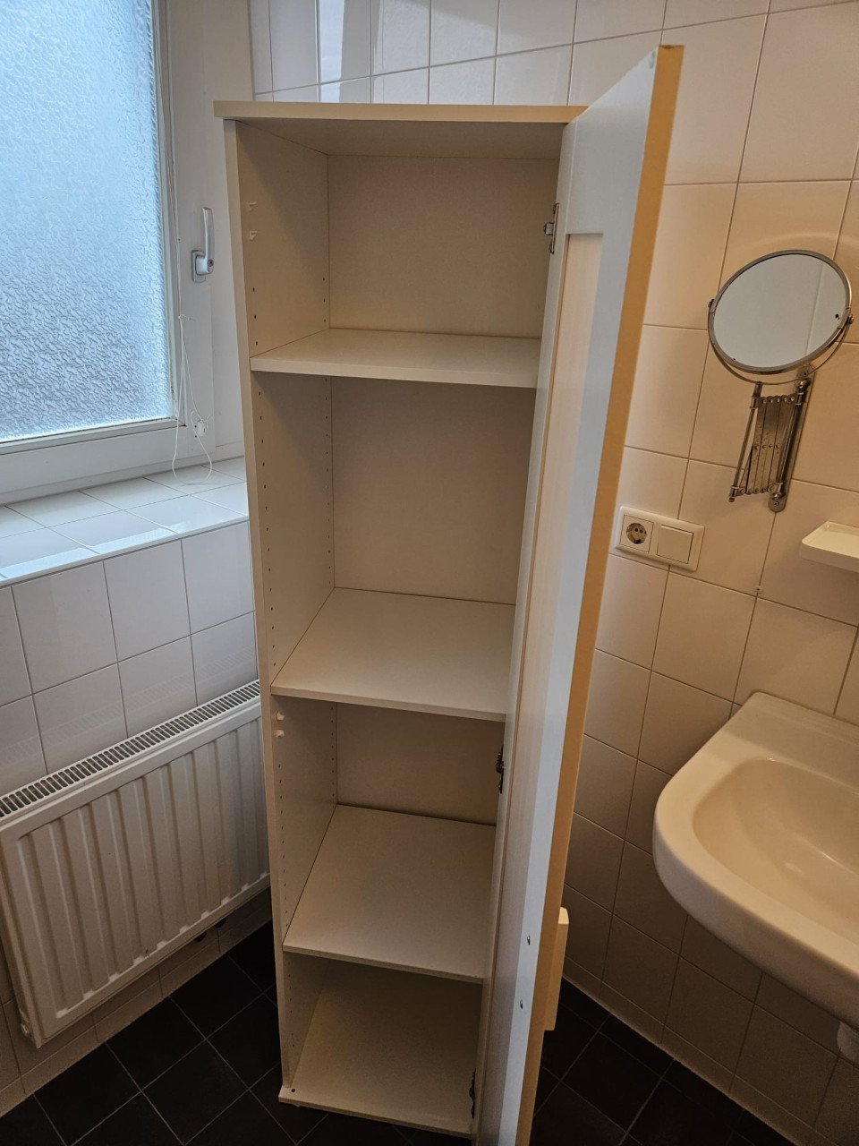 Hoge badkamerkast