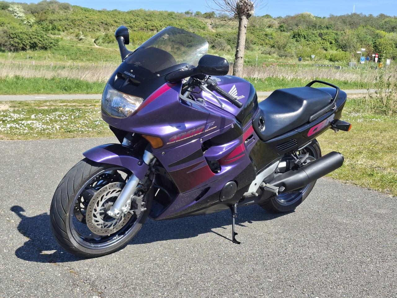 Honda cbr1000f