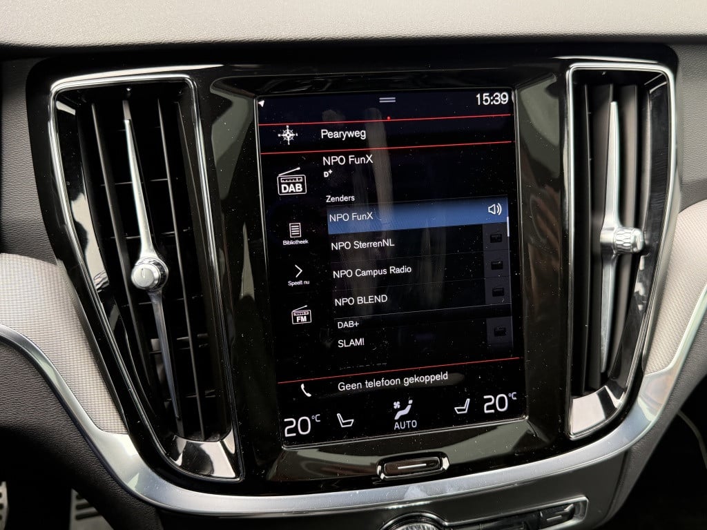 Volvo V60 t6 340pk recharge r-design| panodak| adap.cruise| 360camera| awd