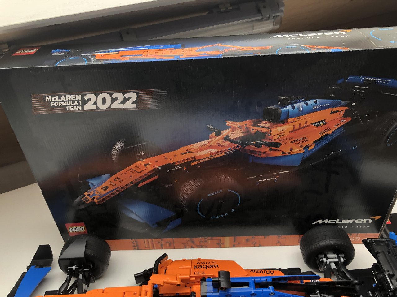Lego Technic sets, 42141, met Pirelli stickers, 42171 en 42154, nieuwstaat.