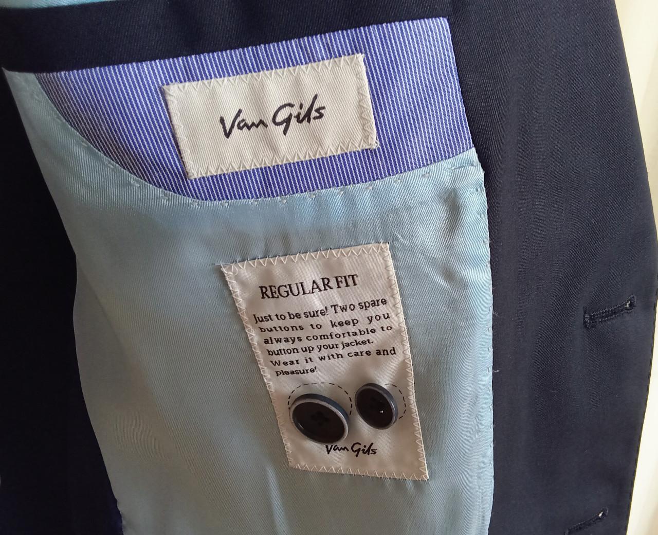 Prachtig blauw kostuum merk Van Gils  Tijdloos en stijlvol Maat 40L/110