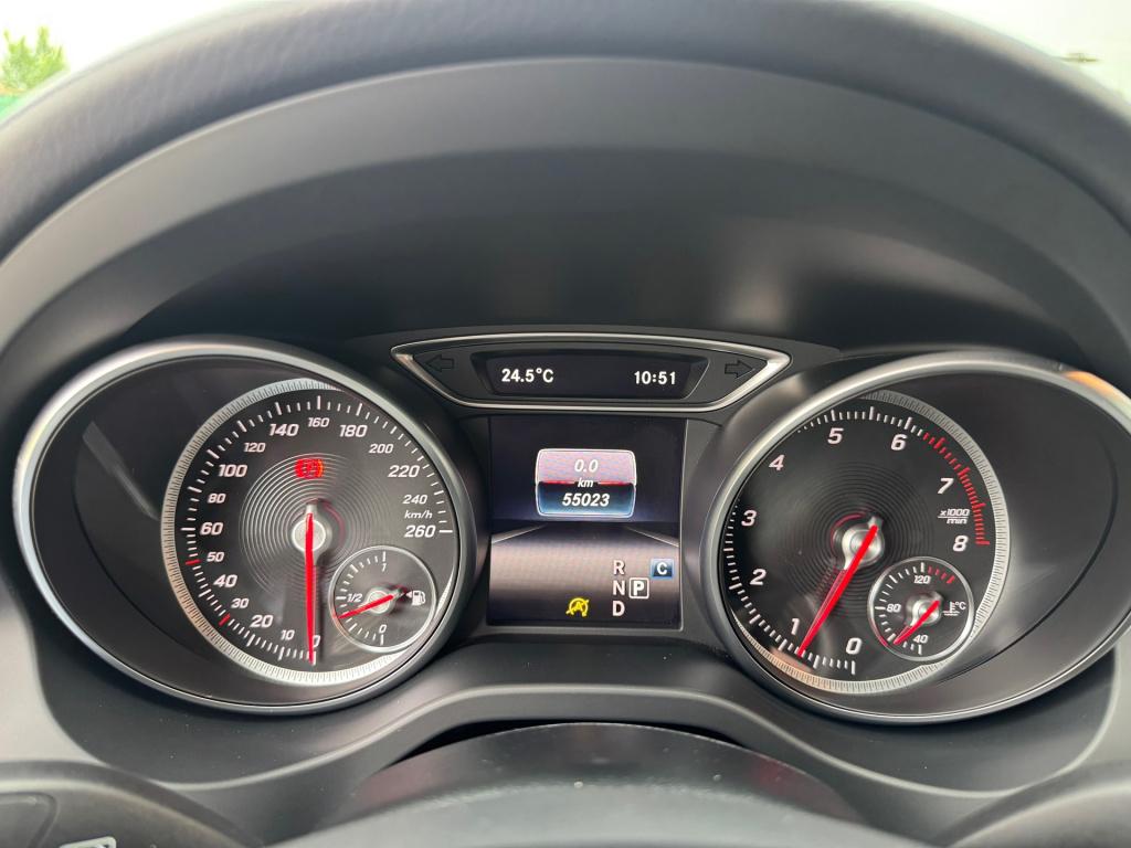 Mercedes-Benz Cla 200 urban automaat , apple-carplay , achteruitrijcamera ,