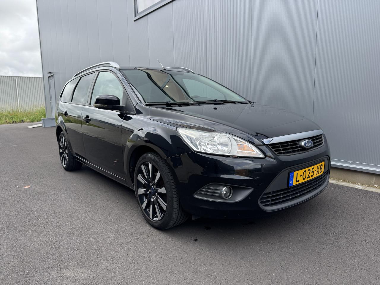 Ford Focus 1.6 Ghia black magic edition!
