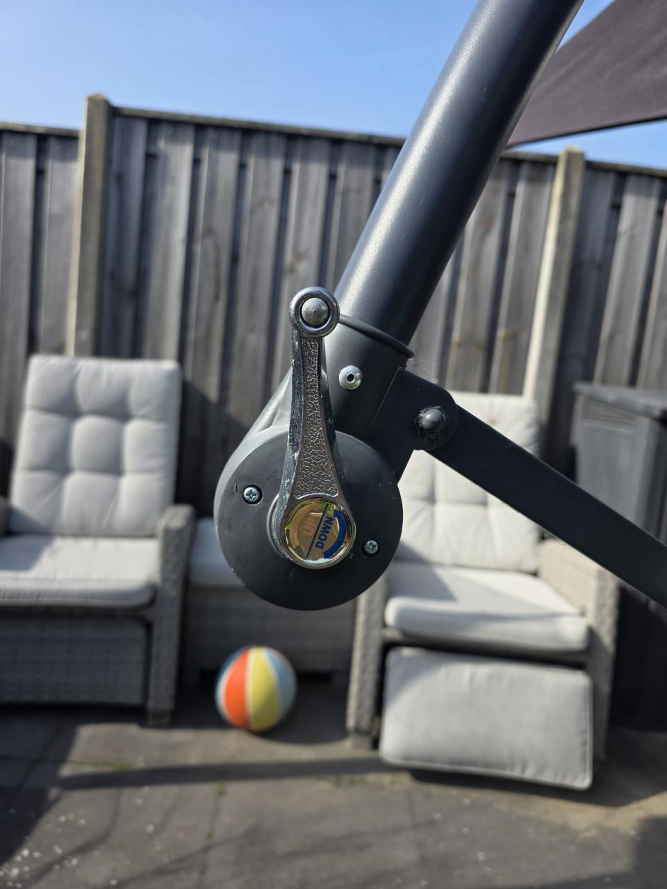 Zweefparasol 300 cm antraciet incl. hoes