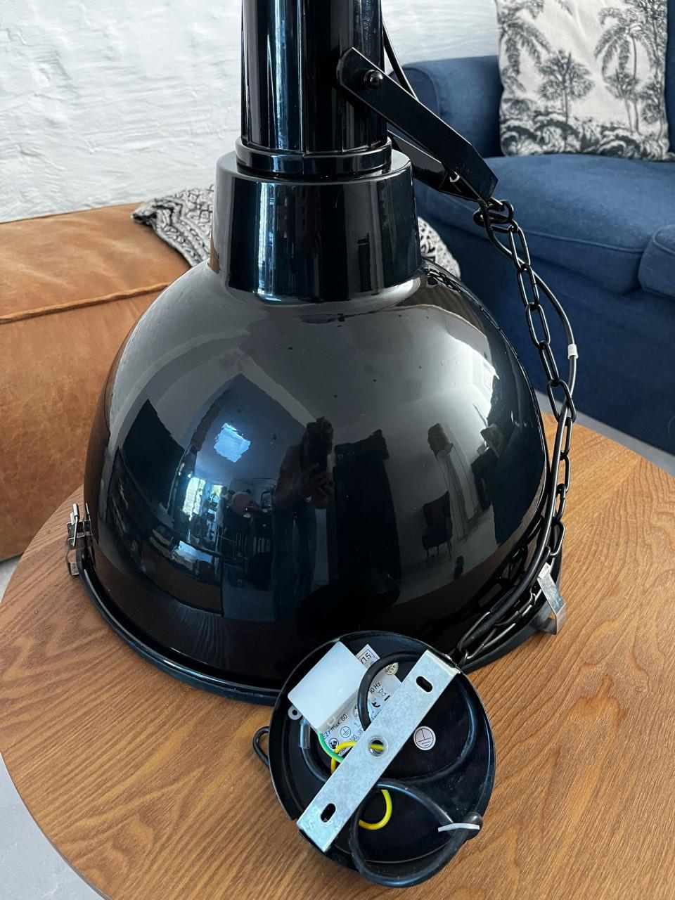 Industriële koepel lamp zwart