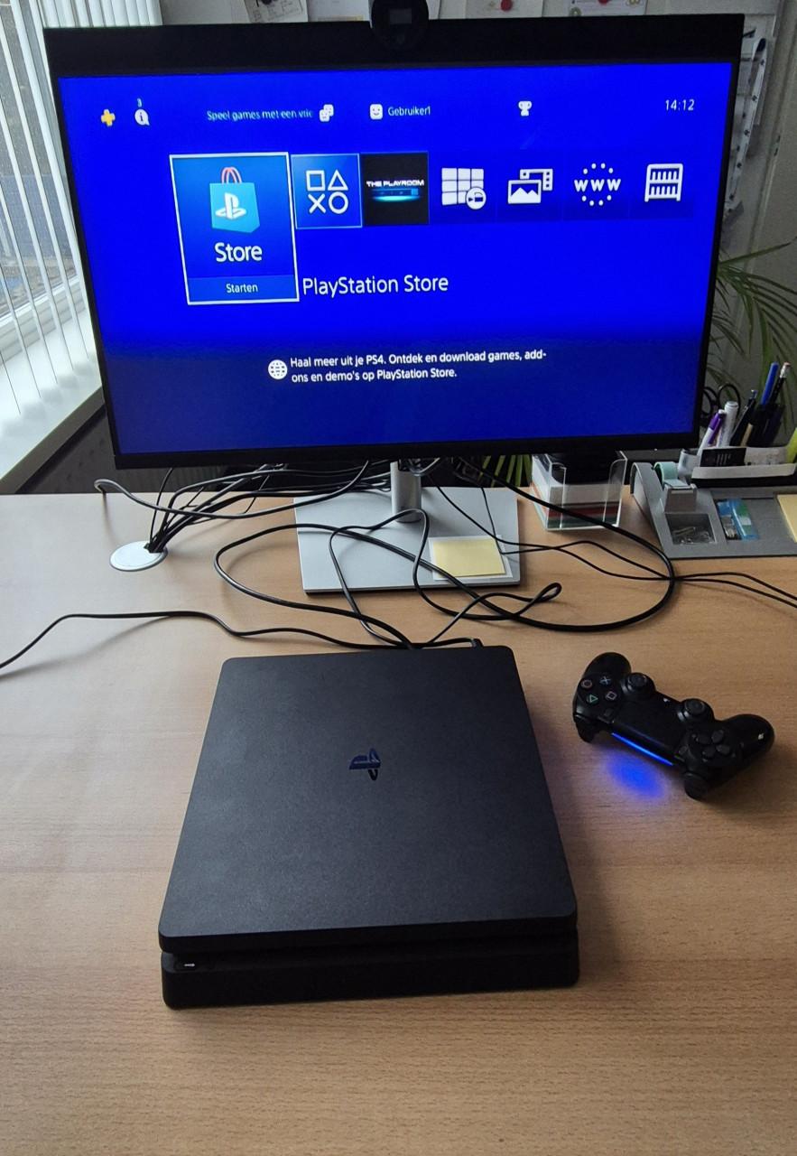 Playstation 4 Slim met Fifa 25