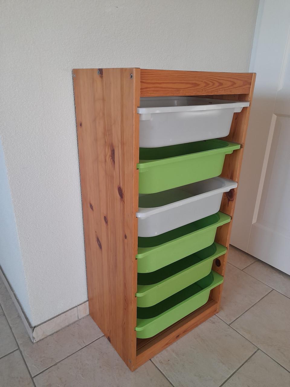 Trofast kast met 6 bakken (in goede nette staat )