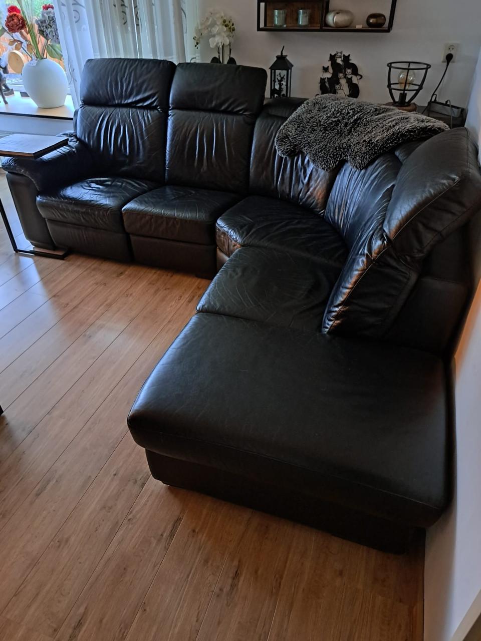Zwart leren hoekbank