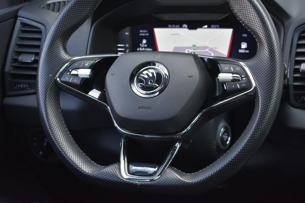 Skoda Karoq 1.5 tsi act sportline | panoramadak | canton | dealer onderhoud