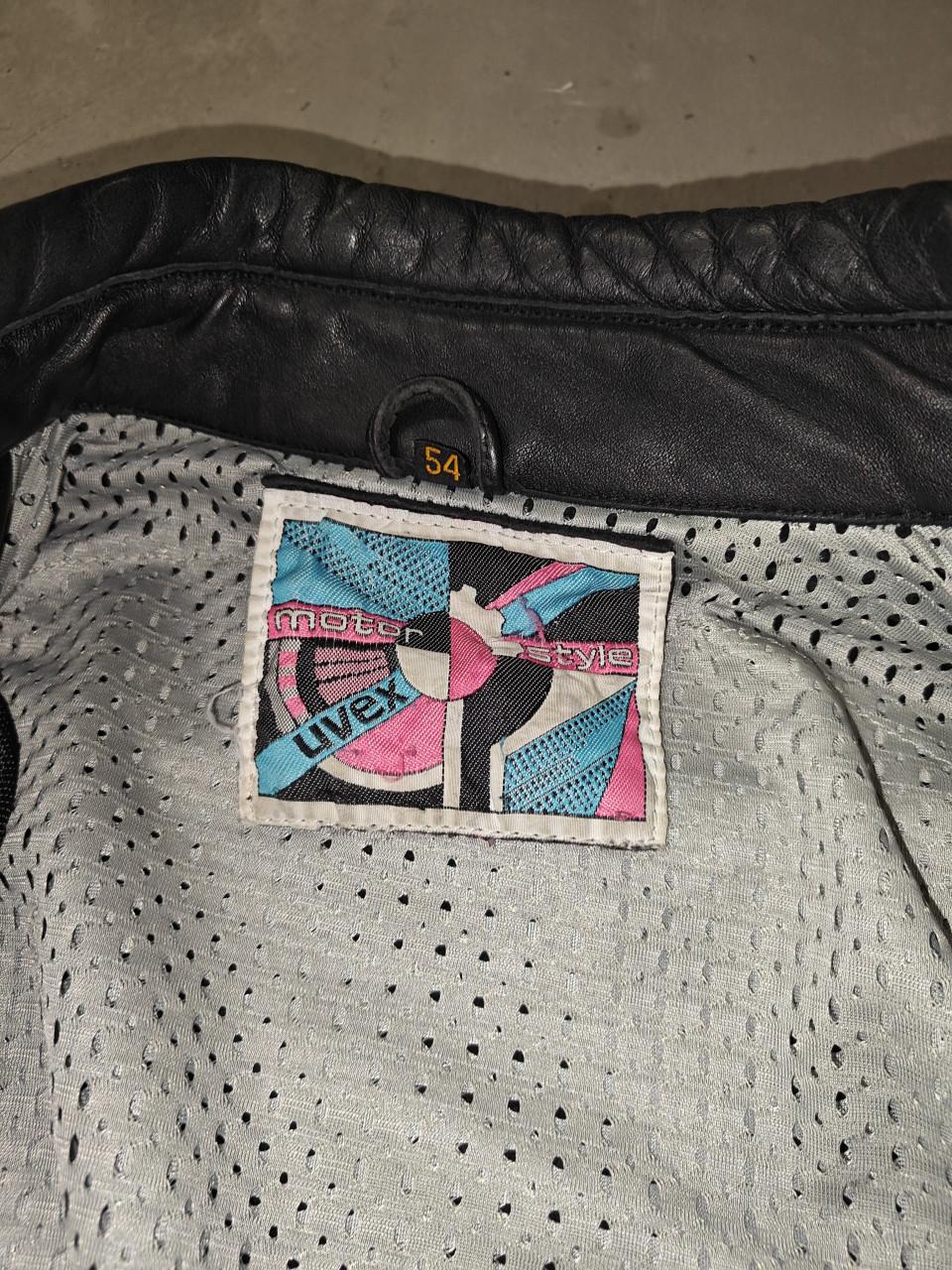 Complete Motoroutfit: Leren Jas, Broek, Handschoenen & Tas