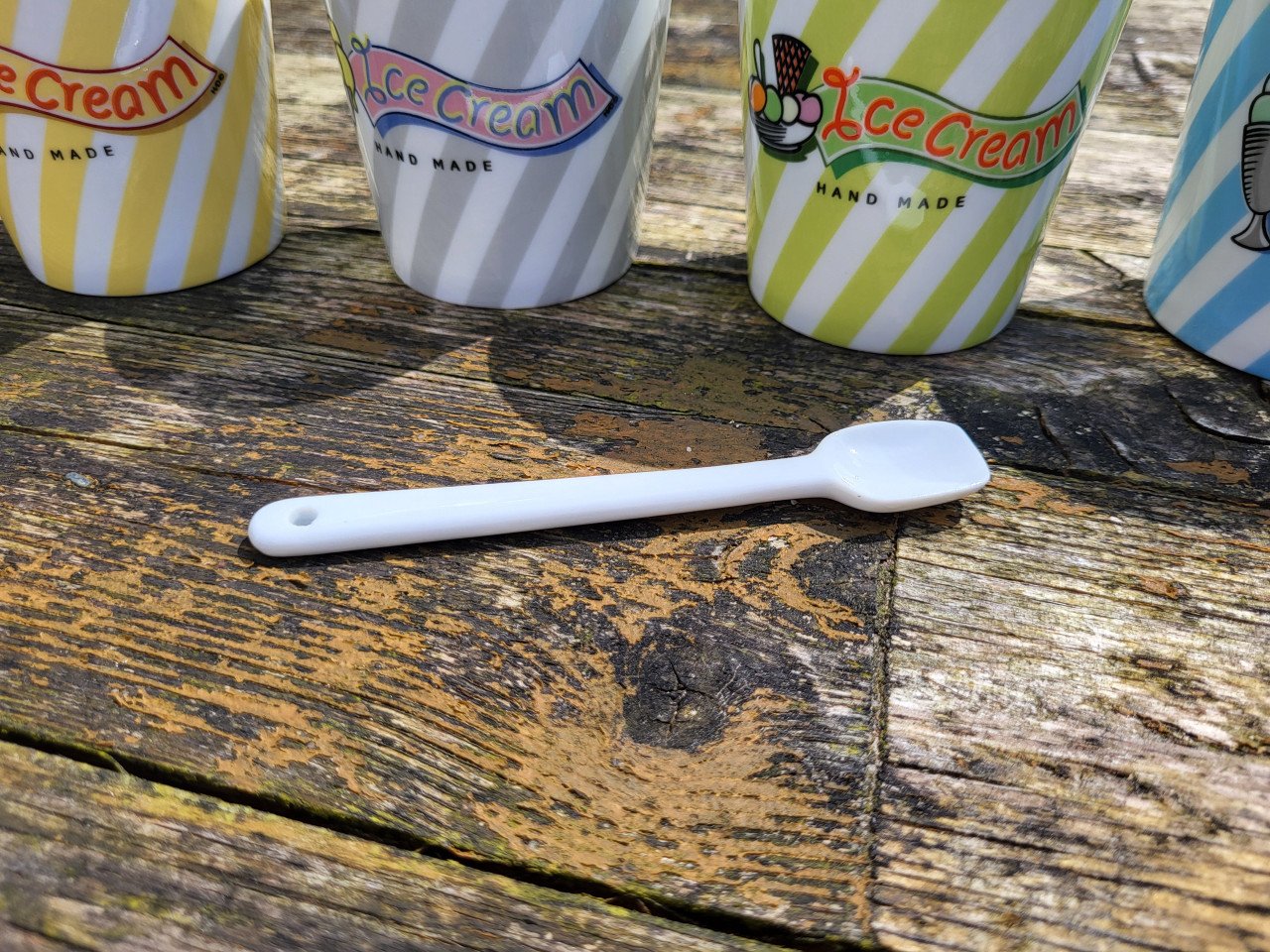 6 retro ijsbekers met lepels porselein